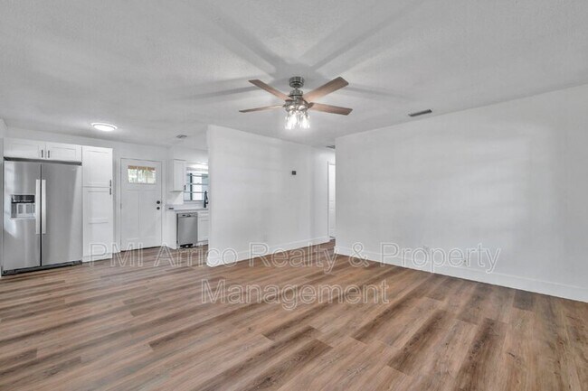 Building Photo - 304 W Idlewild Ave