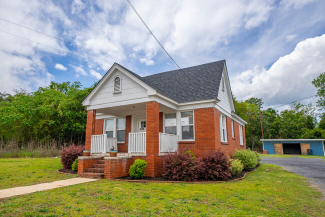 Building Photo - 2010 Platt Springs Rd