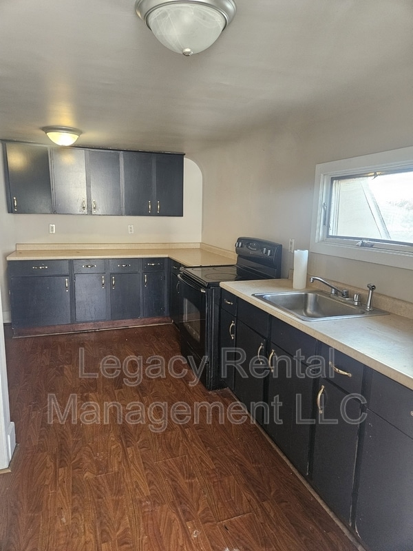 Building Photo - 535 W Shawnee Ave