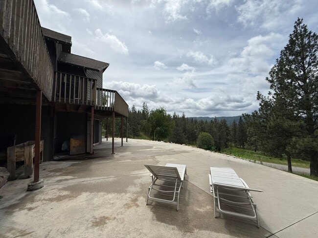 Building Photo - Spacious 4 Bed 3.5 Bath Home in Frenchtown!