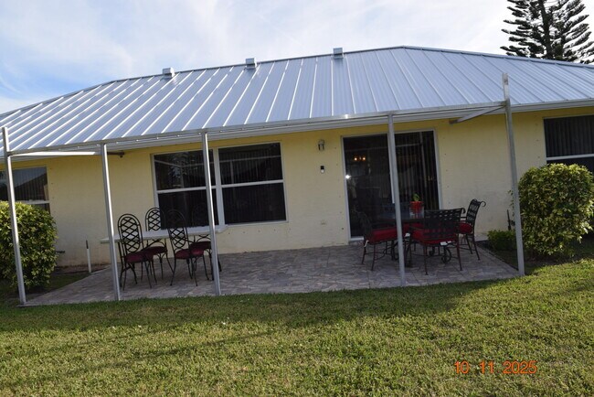 Building Photo - 1657 SW Duclair Ave