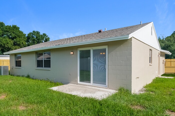 Building Photo - 5811 Silvermoon Ave