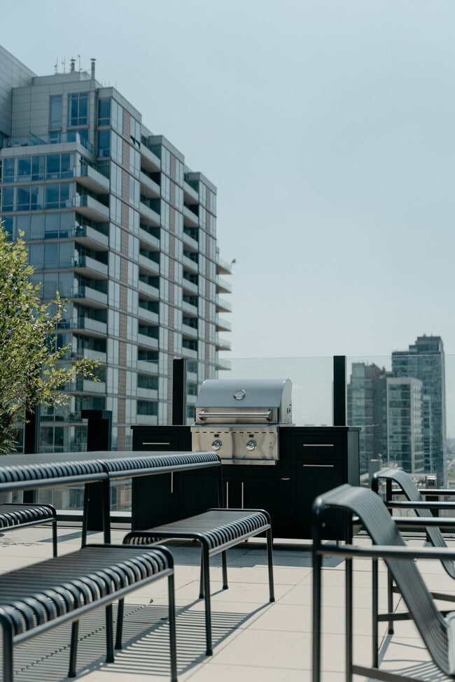 Building Photo - 755 S Clark St