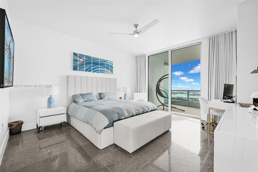 Building Photo - 900 Biscayne Blvd