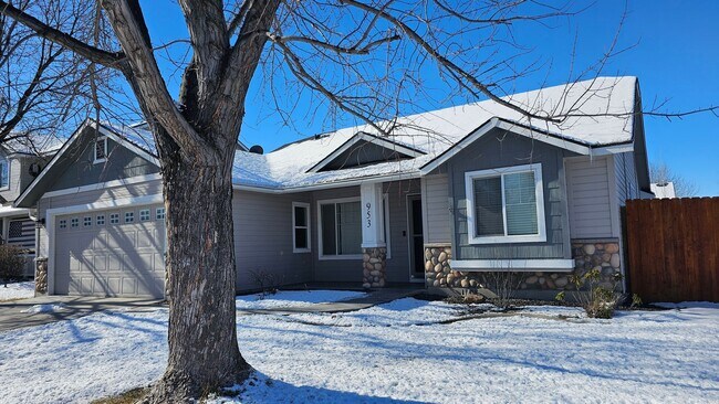 Building Photo - 953 N Wolfsburg Ave