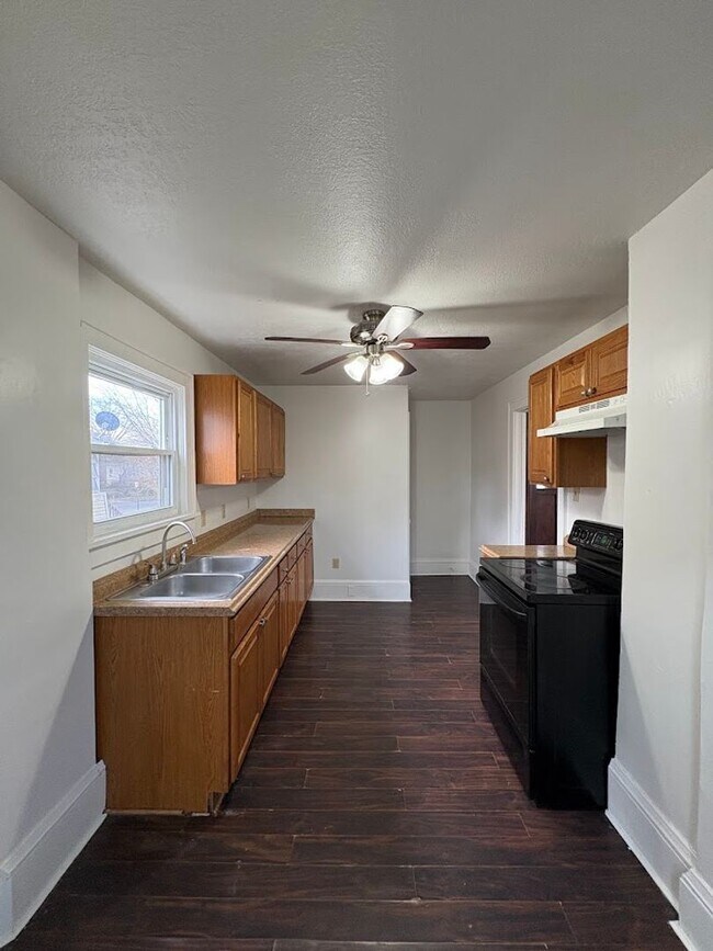 Building Photo - Large three bedroom one bathroom home for rent