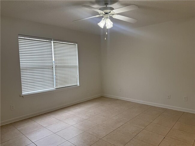 Building Photo - 294 Windridge Dr