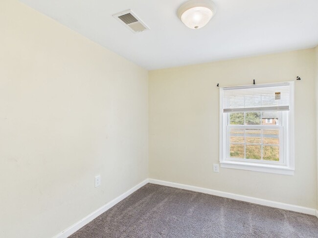 Building Photo - 604 W Vine St