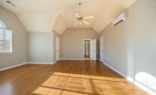 Building Photo - 1114 Rivershyre Dr