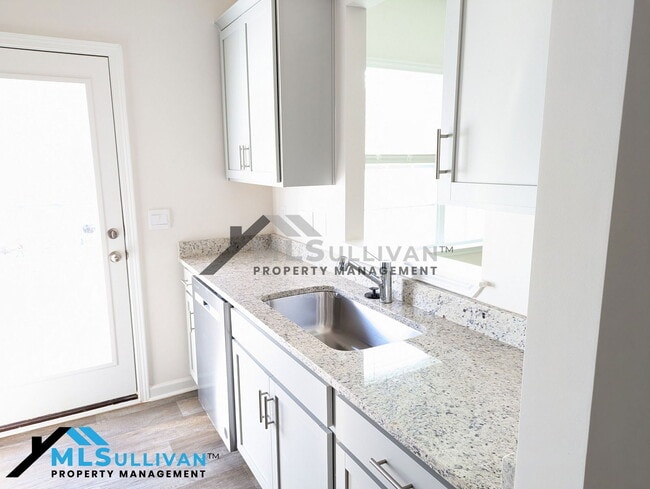 Building Photo - 2821 Egert Dr