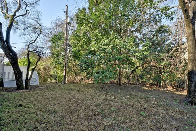 Building Photo - 2400 Winsted Ln