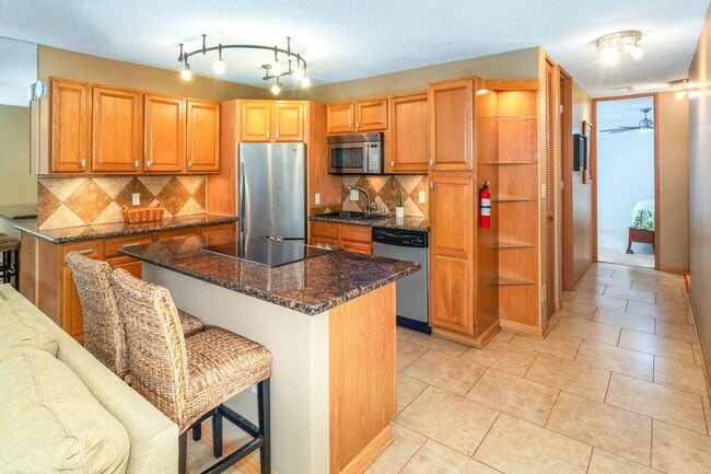 Building Photo - Furnished, One Bedroom/One Bathroom, Ocean...