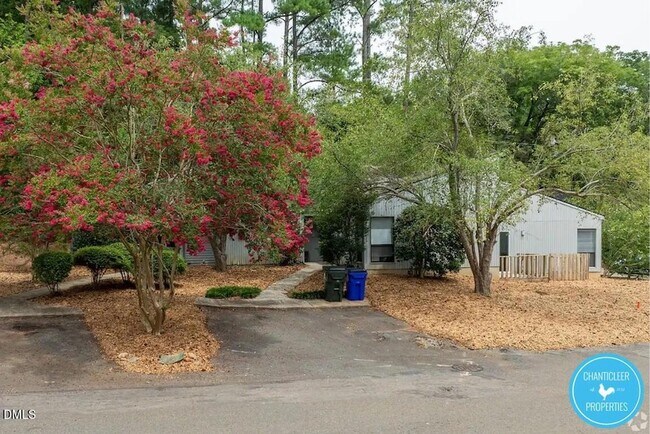 Building Photo - 20 Creekside Cir