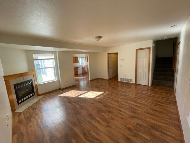 Building Photo - Pet Friendly Townhome in South Kalispell!