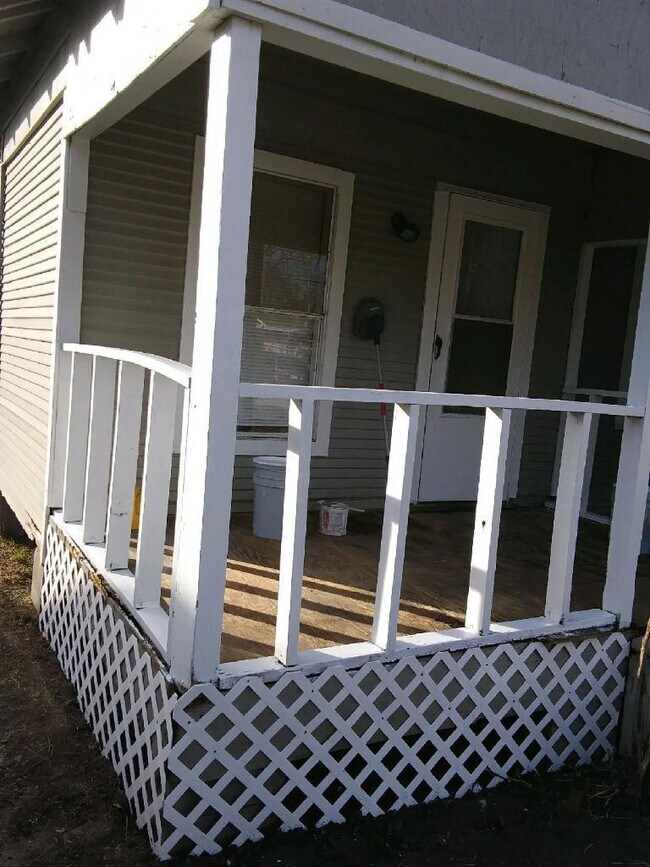 Building Photo - Home For Rent