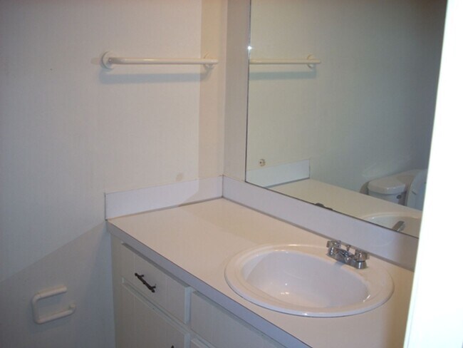 Building Photo - 9 Montclair Ct