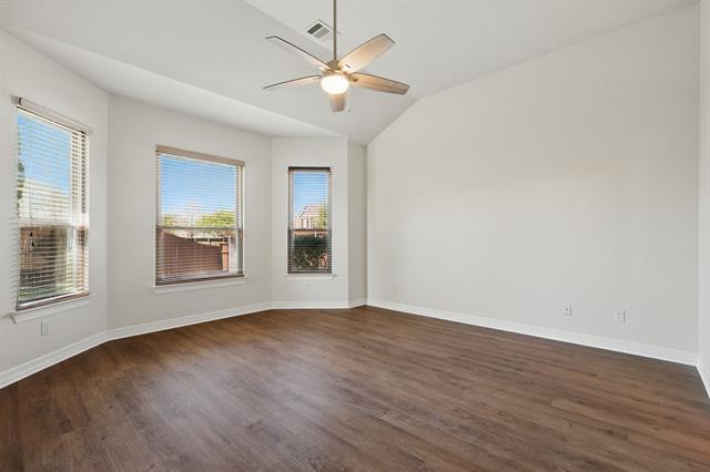 Building Photo - 400 Crossbill Ln