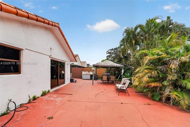 Building Photo - 5274 SW 145th Ave