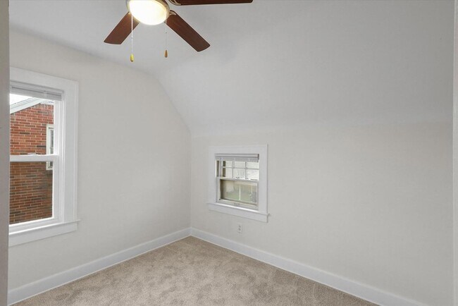 Building Photo - 446 W Capistrano Ave