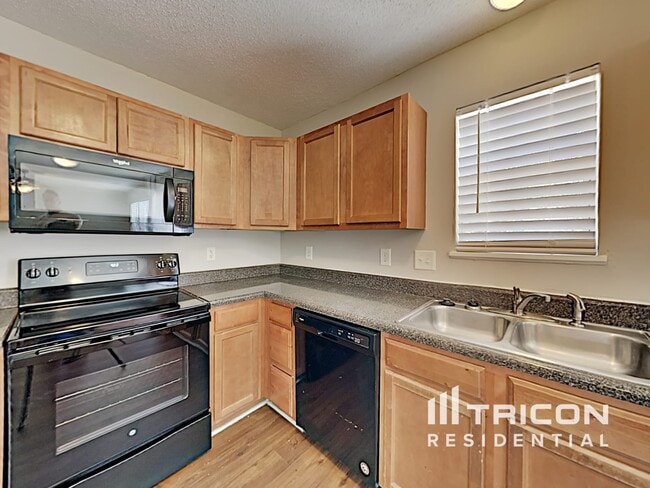 Building Photo - 925 Schofield Ln