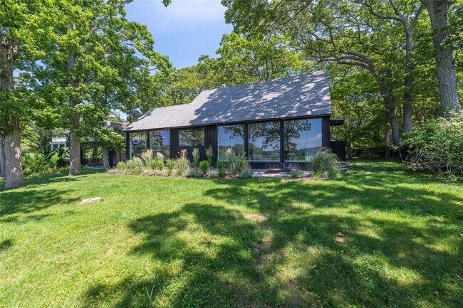 Building Photo - 590 Haywaters Dr