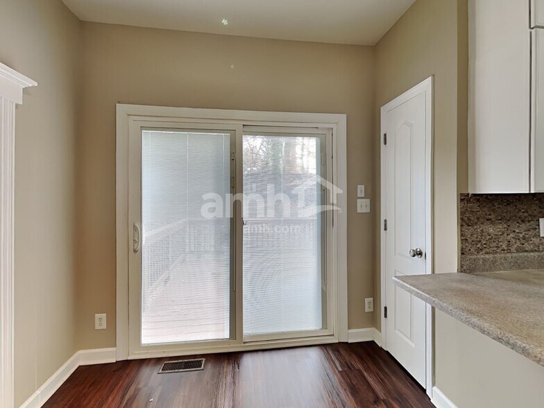 Building Photo - 105 Woodland Dr