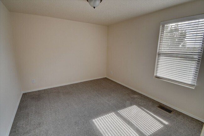 Building Photo - 4461 Golden Eagle Loop NE