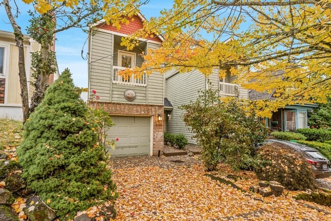 Building Photo - Unique 2-bdrm/2.5-bath duplex w/ A/C—Priva...