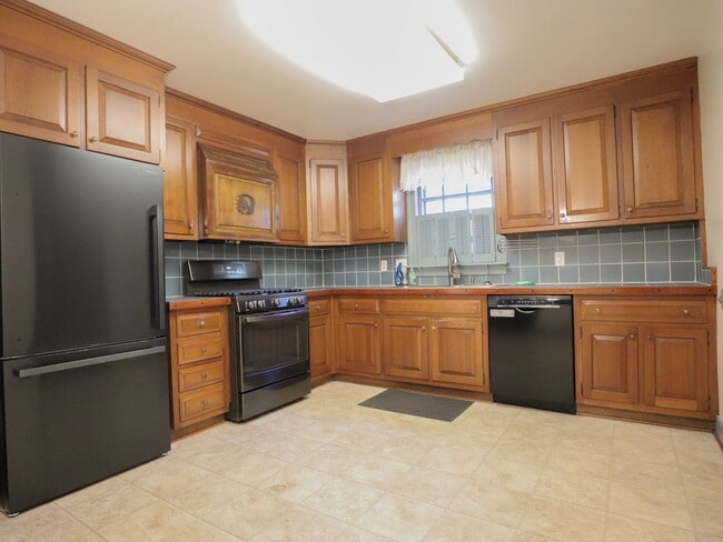 Building Photo - Beautiful home for rent minutes from the J...