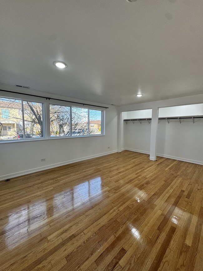 Building Photo - 4656 W 87th St