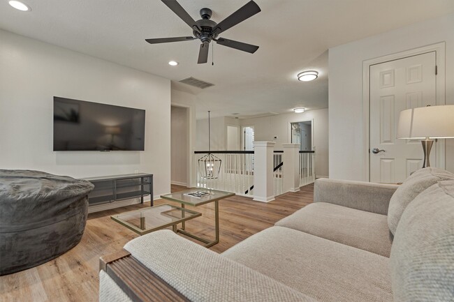 Building Photo - 10 E Sterling Pond Cir