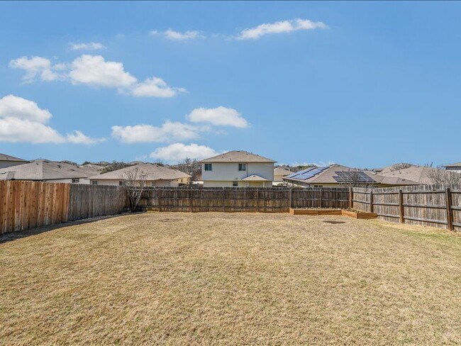 Building Photo - 725 Pinnacle Dr
