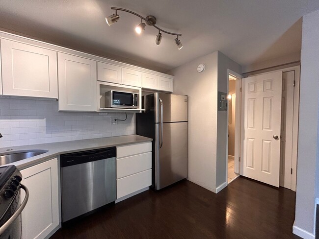 Building Photo - $0 DEPOSIT OPTION! 2BED/1.5BATH CONDO IN C...