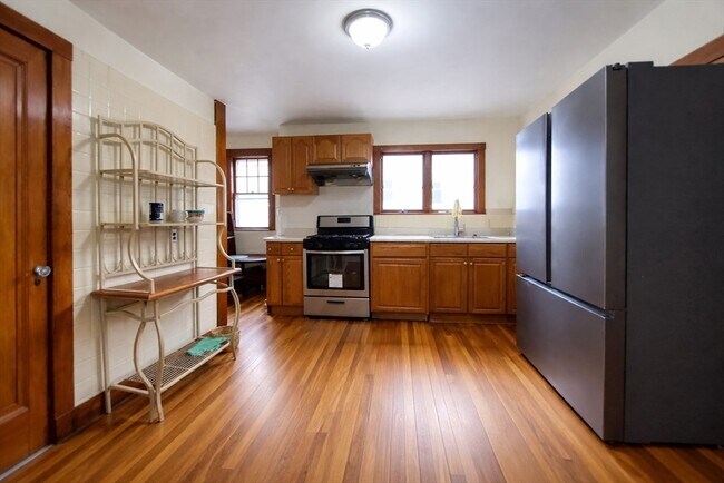 Building Photo - 23 Menotomy Rd