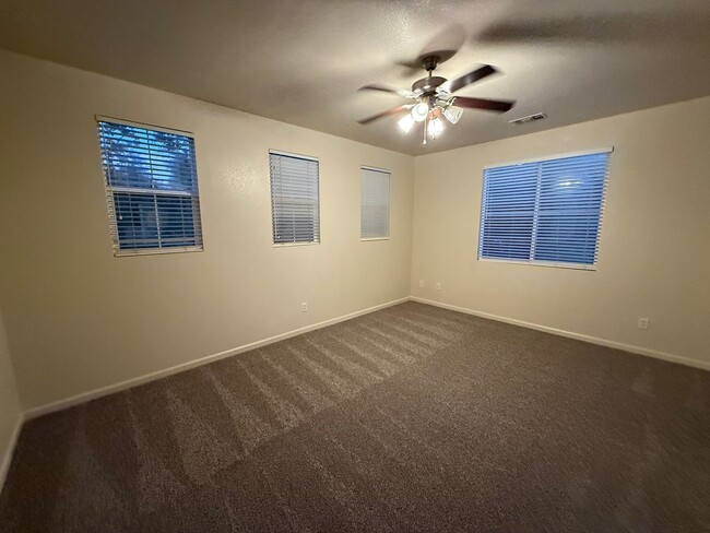 Building Photo - 1985 Linden Rd