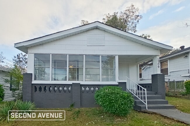 Building Photo - 1709 1st St S