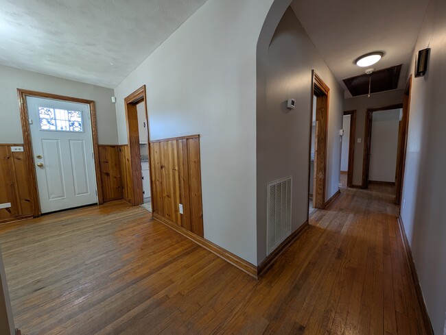 Building Photo - 318 E 11th St