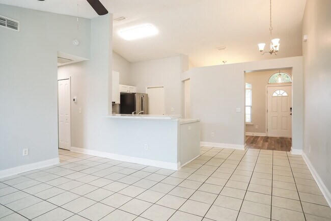 Building Photo - 7625 Dover Cliff Dr S