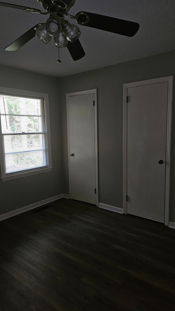 Building Photo - 2214 Jerry Jones Dr