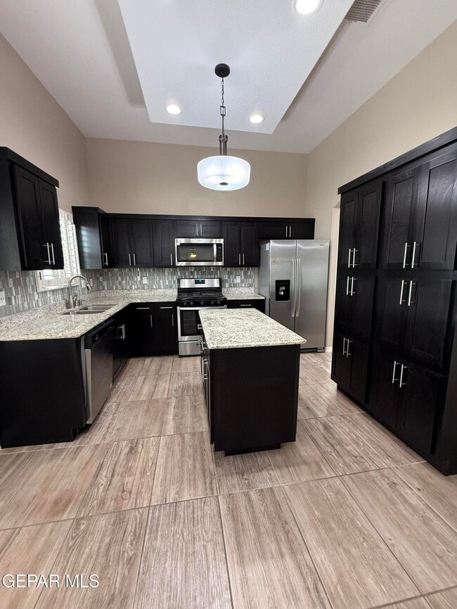 Building Photo - 12551 New Dawn Dr