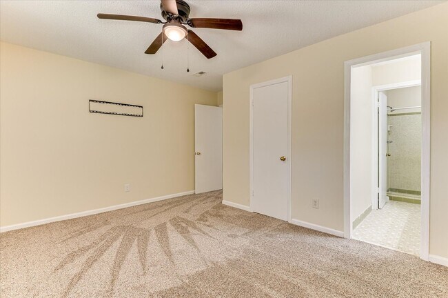 Building Photo - 4532 Hillside Dr