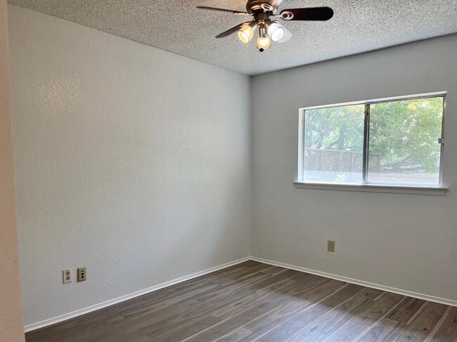 Building Photo - 8905 Curlew Dr