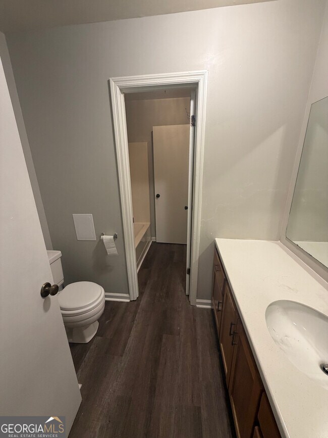 Building Photo - 425 Admiral's Walk Dr