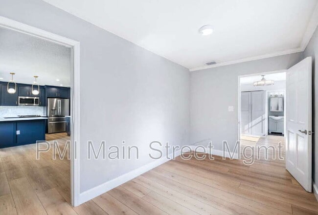 Building Photo - 707 Depugh St