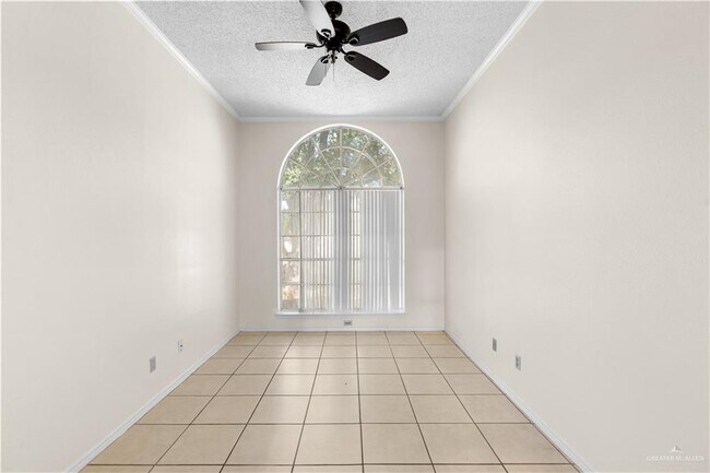 Building Photo - 17 Jonquil Ave