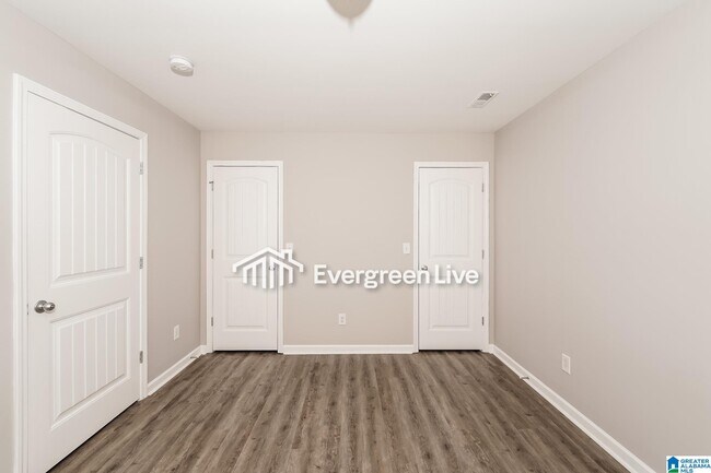 Building Photo - 4853 Woodford Wy