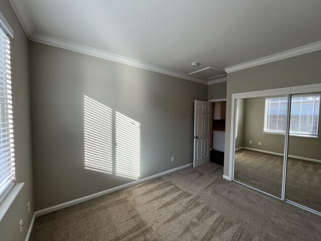 Building Photo - Well-appointed single-story home located walking distance to Manteca's Woodward Park!