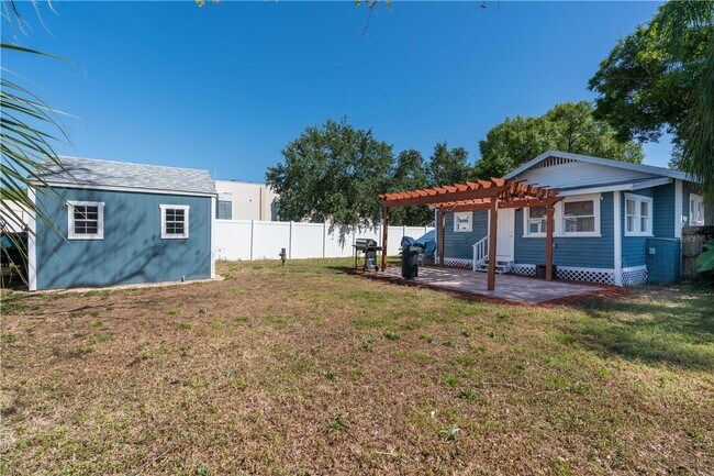 Building Photo - Live Wilder: Historic Charm Steps from Tam...