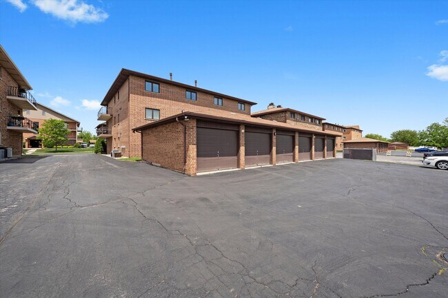 Building Photo - 16743 Paxton Ave
