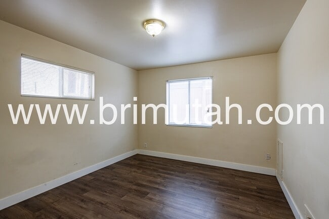 Building Photo - 2241 E Laney Ave